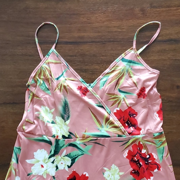 V-Neck Sundress - Picture 7 of 8